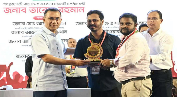 জুলাই সম্মাননা পেলেন চট্টগ্রামের কলেজ ছাত্রদল নেতা ওমর ফারুক