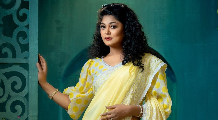 মা হতে যাচ্ছেন মৌসুমী হামিদ, জানালেন দ্বিতীয় বিয়ের খবরও