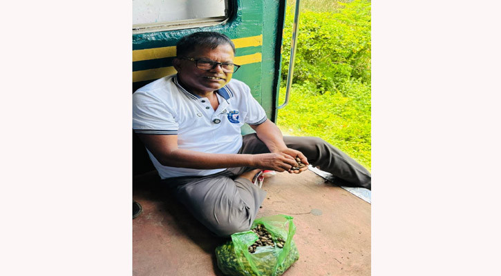 রেলপথে খেজুরের বীজ ছড়ারেল বৃক্ষপ্রেমী সফিয়ার রহমান