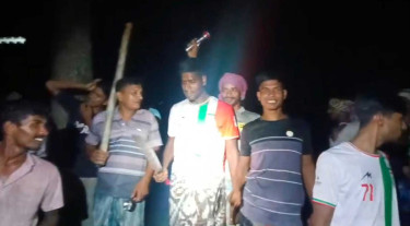 আবারও চাঁপাইনবাবগঞ্জে গ্রামবাসীকে নিয়ে অবৈধ অনুপ্রবেশ ঠেকাল বিজিবি