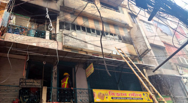 চকবাজারের আবুল বাশার সুপার মার্কেটের আগুন নিয়ন্ত্রণে