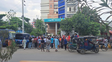 শিশুকে ধর্ষণচেষ্টার অভিযোগে পল্লবী থানা ঘেরাও, অভিযুক্তের ফাঁসি দাবি