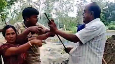 মির্জাপুরে নারীসহ কয়েকজনকে ‘পেটালেন’ ইউপি চেয়ারম্যান