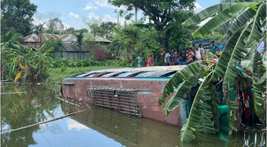 সৈয়দপুরে বিয়ে বাড়ির বাস খাদে, বেশ কয়েকজন আহত