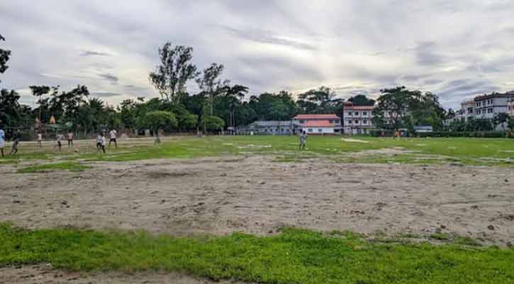 যে মাঠের সঙ্গে মিশে আছে এলাকার ‘শতবর্ষী ঐতিহ্য’