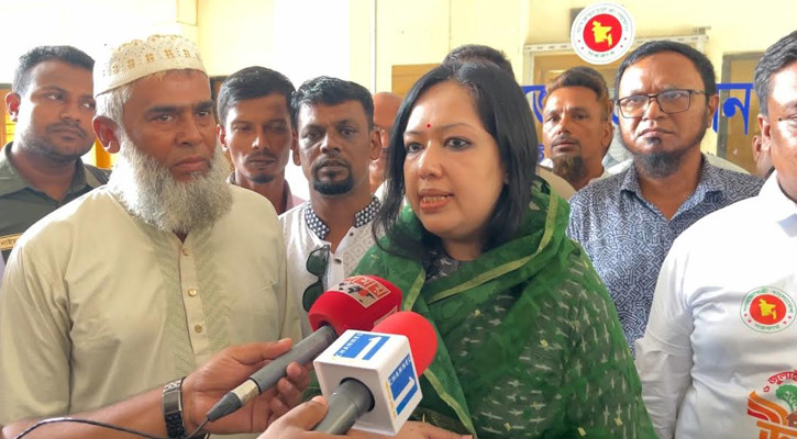 ক্ষমতাচ্যুত হাসিনা দেশে ফিরলে আইনের কাছে আত্মসমর্পণ করতে হবে: রুমিন ফারহানা
