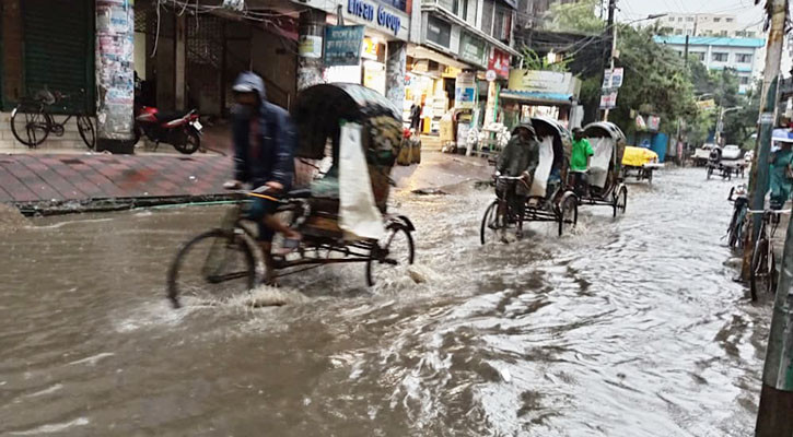 ২৪৯ মিমি বৃষ্টিতে চট্টগ্রামের নিম্নাঞ্চলে হাঁটুপানি