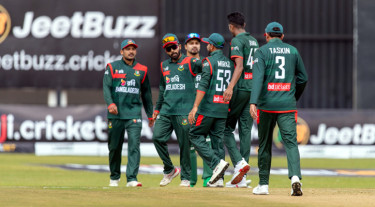 তাসকিন-নাহিদের গতিতে জিম্বাবুয়ের ইনিংস থামল ১৪১ রানে