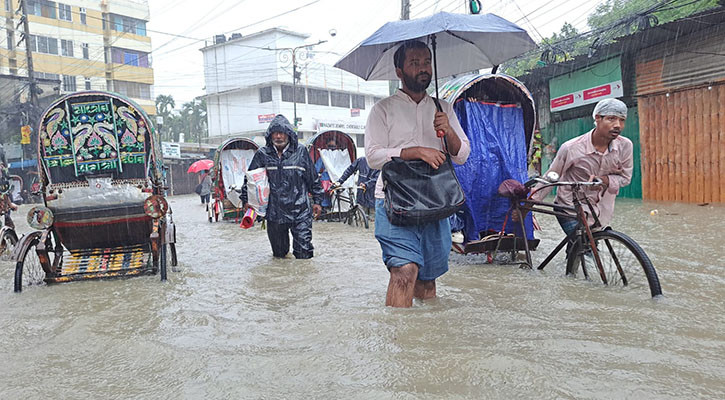 ৩৩১ মিমি বৃষ্টিতে চট্টগ্রাম চরম দুর্ভোগ