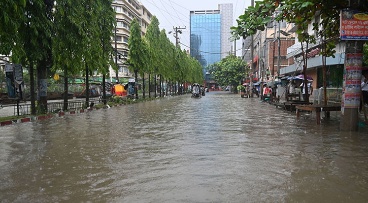 টানা বর্ষণ অফিসপাড়া আগ্রাবাদে থই থই পানি