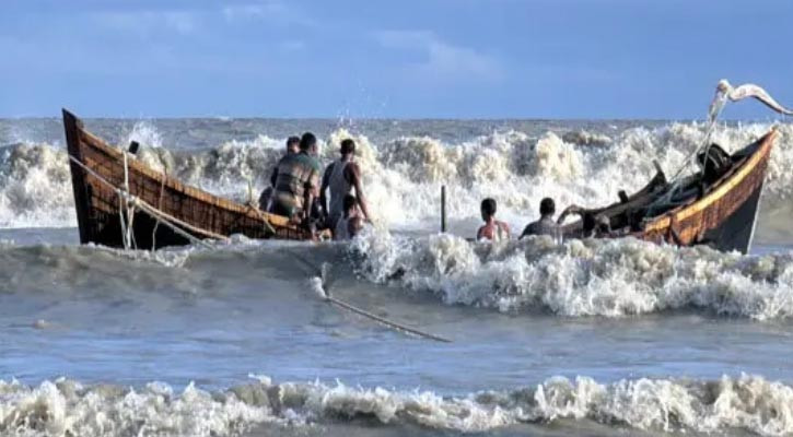 সাগর উত্তাল: নিরাপত্তার স্বার্থে জেলেদের সমুদ্রে যেতে বারণ কোস্ট গার্ডের