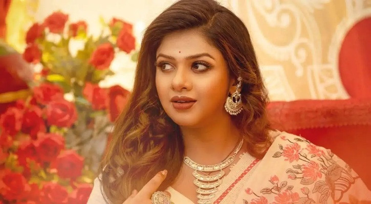 চতুর্থ বিয়ের সাড়ে ৩ মাসে মা হলেন অভিনেত্রী