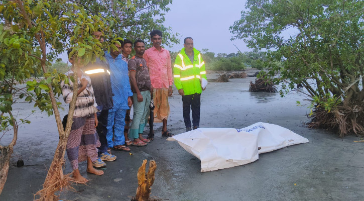 কুয়াকাটা সৈকতে ভেসে এলো অর্ধগলিত লাশ