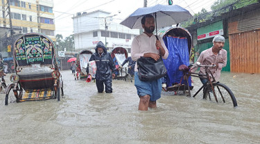 ৩৩১ মিমি বৃষ্টিতে চট্টগ্রামে চরম দুর্ভোগ