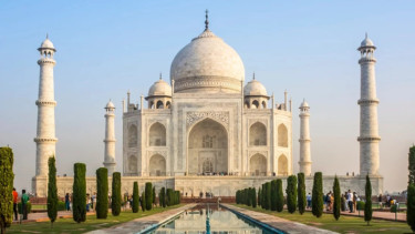 ভারতীয় হিন্দুত্ববাদের নিশানায় এবার তাজমহল!
