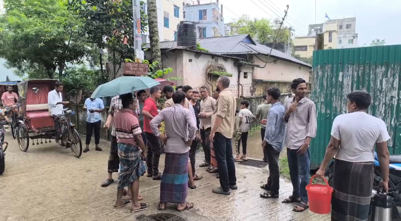 ঘরের মেঝেতে জমে থাকা পানিতে পড়ে শিশুর মৃত্যু