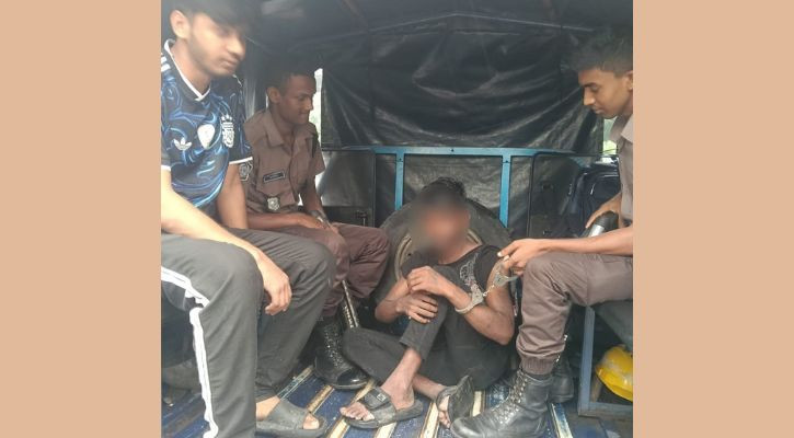 বনানীতে ছিনতাইকারীকে ধরলেন ট্রাফিক পুলিশ