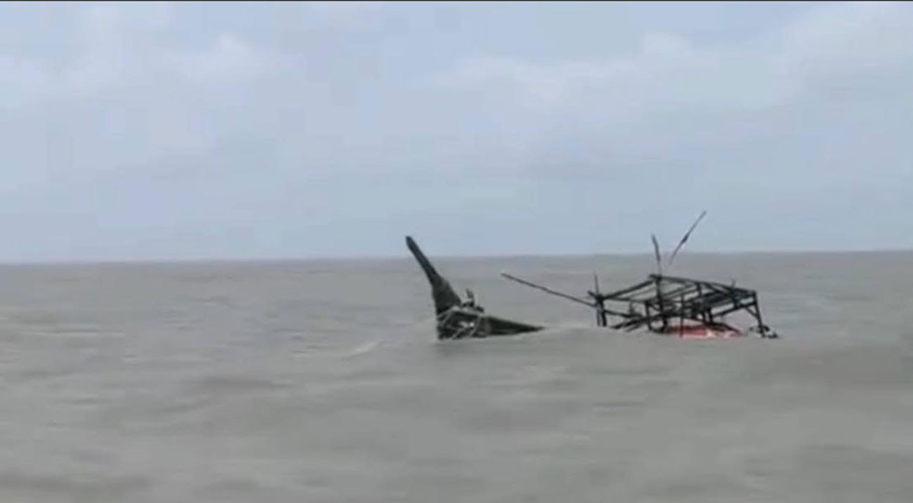 বৈরী আবহাওয়ায় বঙ্গোপসাগরে এ পর্যন্ত ৩ ট্রলারডুবি, ৪ দিনে নিখোঁজ ১৩ জেলে