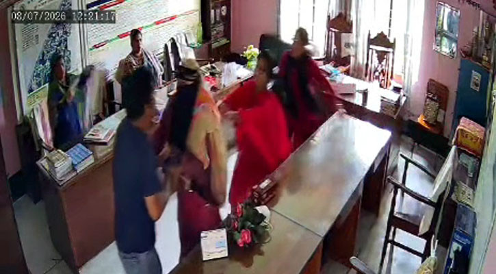 চুয়াডাঙ্গায় শিক্ষার্থীকে শাসন করায় প্রধান শিক্ষককে মারধর