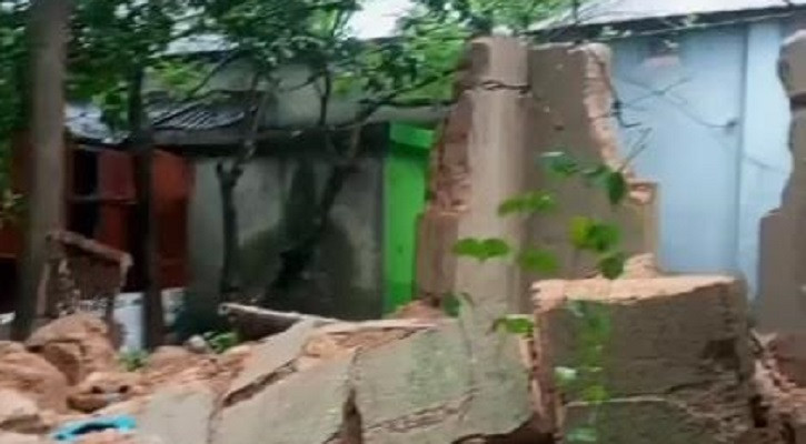 নরসিংদীতে ভারী বর্ষণে মাটির ঘরের দেয়াল ধসে শিশুর মৃত্যু