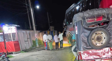 ফরিদপুরে মহাসড়কে বাসে চাঁদাবাজি, আটক ৪
