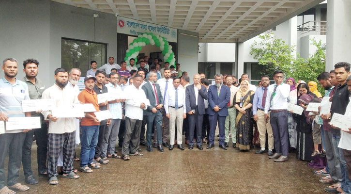 বাগেরহাটে প্রান্তিক জেলেদের মাঝে ২ কোটি টাকার ঋণ বিতরণ