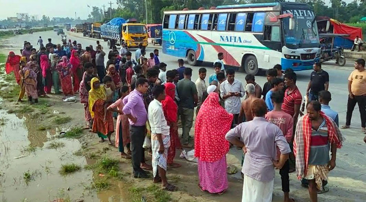 সিরাজগঞ্জে বাসচাপায় মা-ছেলে নিহত