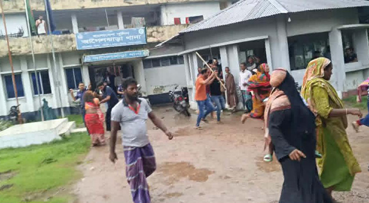 হাজতে অসুস্থ আসামিকে ঘিরে আগৈলঝাড়া থানায় হামলা, আহত ১২