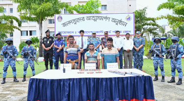 অস্ত্রসহ সুন্দরবনের দস্যু বাহিনীর ৩ সদস্যের আত্মসমর্পণ, জিম্মি জেলে উদ্ধার