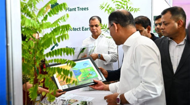 পরিবেশ মেলার স্টল ঘুরে মুগ্ধ প্রধানমন্ত্রী, উপহার পেলেন শিশুদের আঁকা ছবি