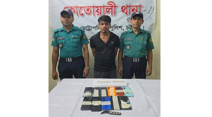 বাসে উঠে ছিনতাই চক্রের এক সদস্য গ্রেপ্তার