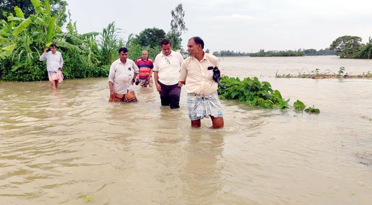 জেলায় পানিবন্দি লাখো মানুষ, সংকট বিশুদ্ধ পানির