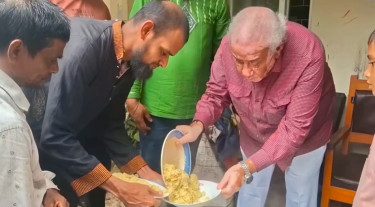 বান্দরবানে খাবার বিতরণ করলেন এমপি সাচিং প্রু জেরী