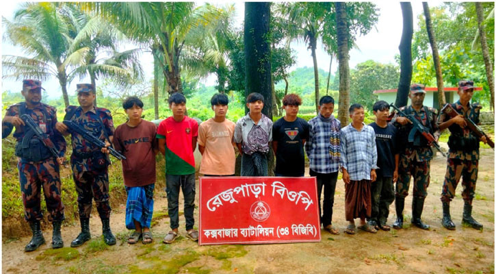 বান্দরবানের ঘুমধুম সীমান্তে মিয়ানমারের আট নাগরিক আটক