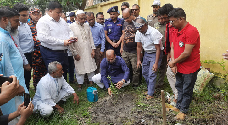 গাছ ভাল থাকলে, আমরা ভাল থাকব: প্রতিমন্ত্রী ফরিদুল ইসলাম