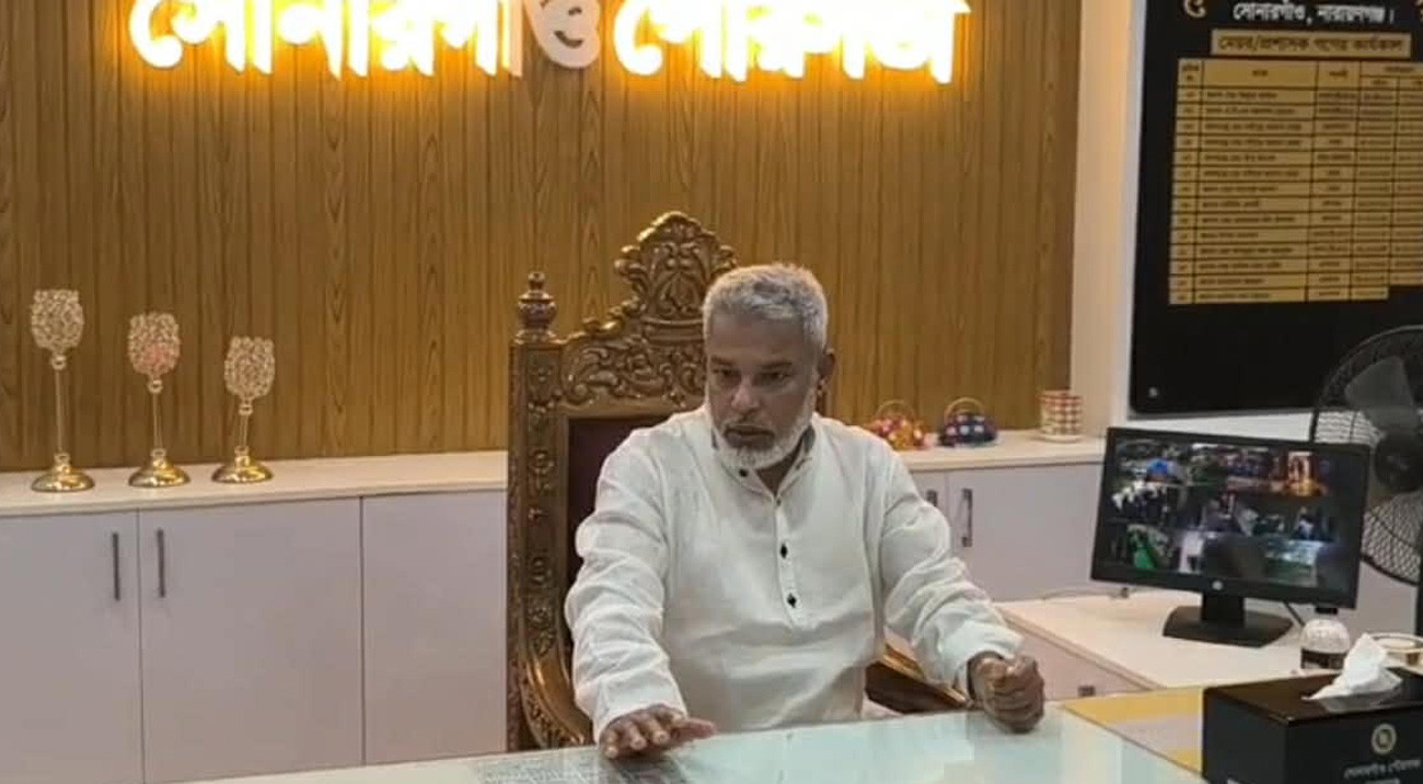 নাগরিক সেবা নিশ্চিতে সোনারগাঁ পৌরসভা পরিদর্শনে এমপি মান্নান