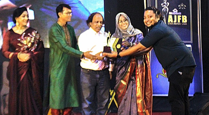 এজেএফবি স্টার অ্যাওয়ার্ড পেলেন ফরিদুল ইসলাম রুবেল