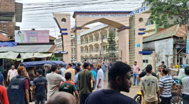 পরীক্ষায় নকলের সুযোগ না পেয়ে কেন্দ্রে হামলা-ভাঙচুর