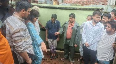 পানি নামার পথে বাধা, জলাবদ্ধতায় ডুবছে রাস্তাঘাট-বাড়িঘর