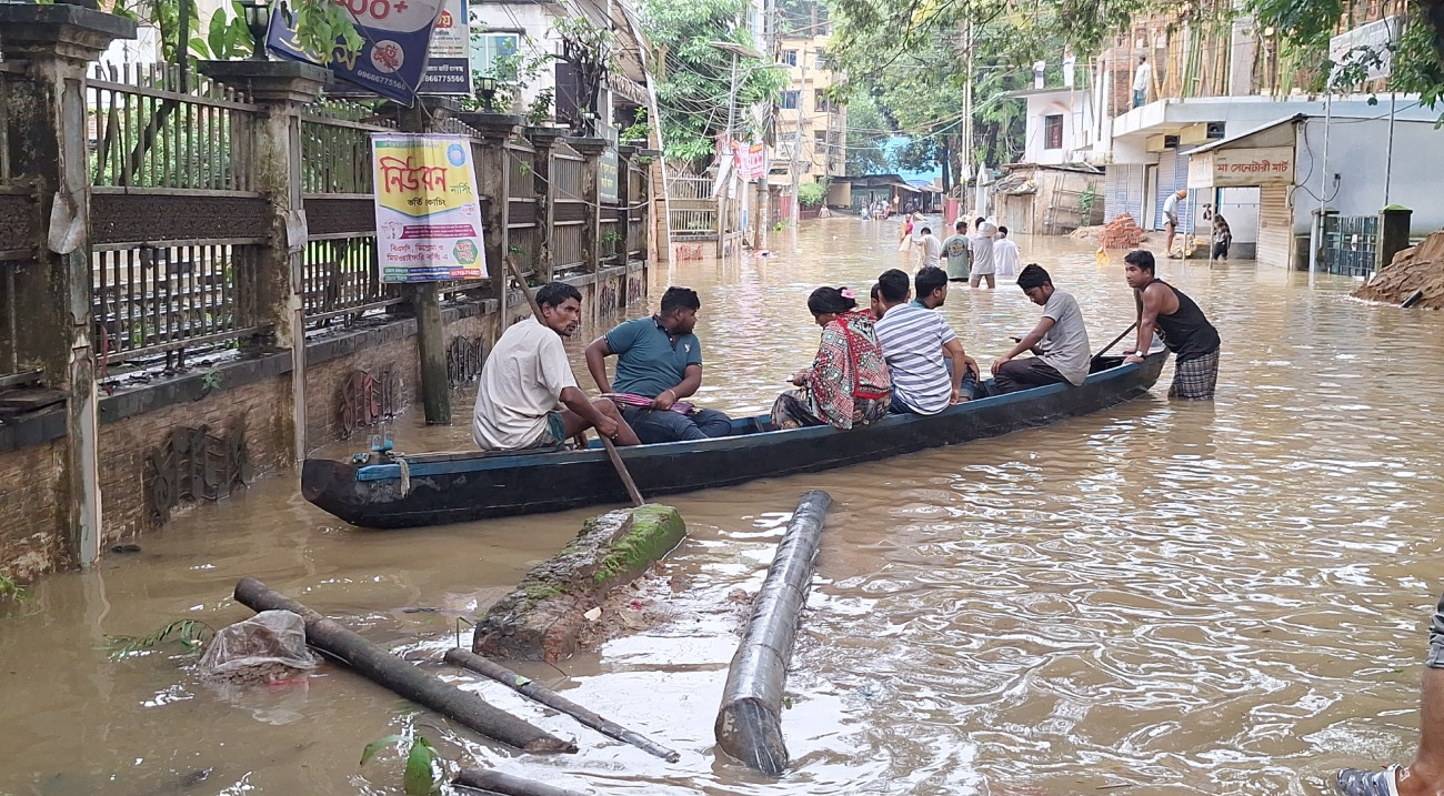 বৃষ্টিতে বিপর্যস্ত বান্দরবান, বাড়ছে দুর্ভোগ