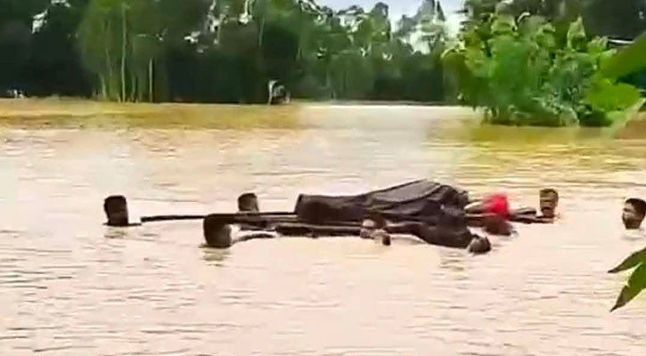 কবরস্থান ডুবেছে, ভেলায় ভাসিয়ে লাশ নেওয়া হলো উঁচু জায়গায়