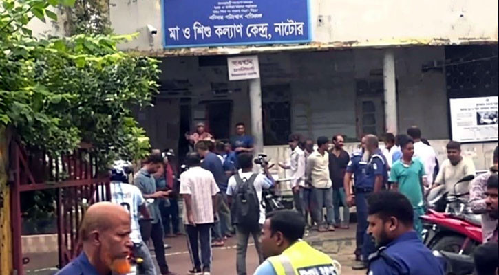 নাটোরে নবজাতকের মৃত্যুর অভিযোগ: মা ও শিশু কল্যাণ কেন্দ্রে হামলা-ভাঙচুর