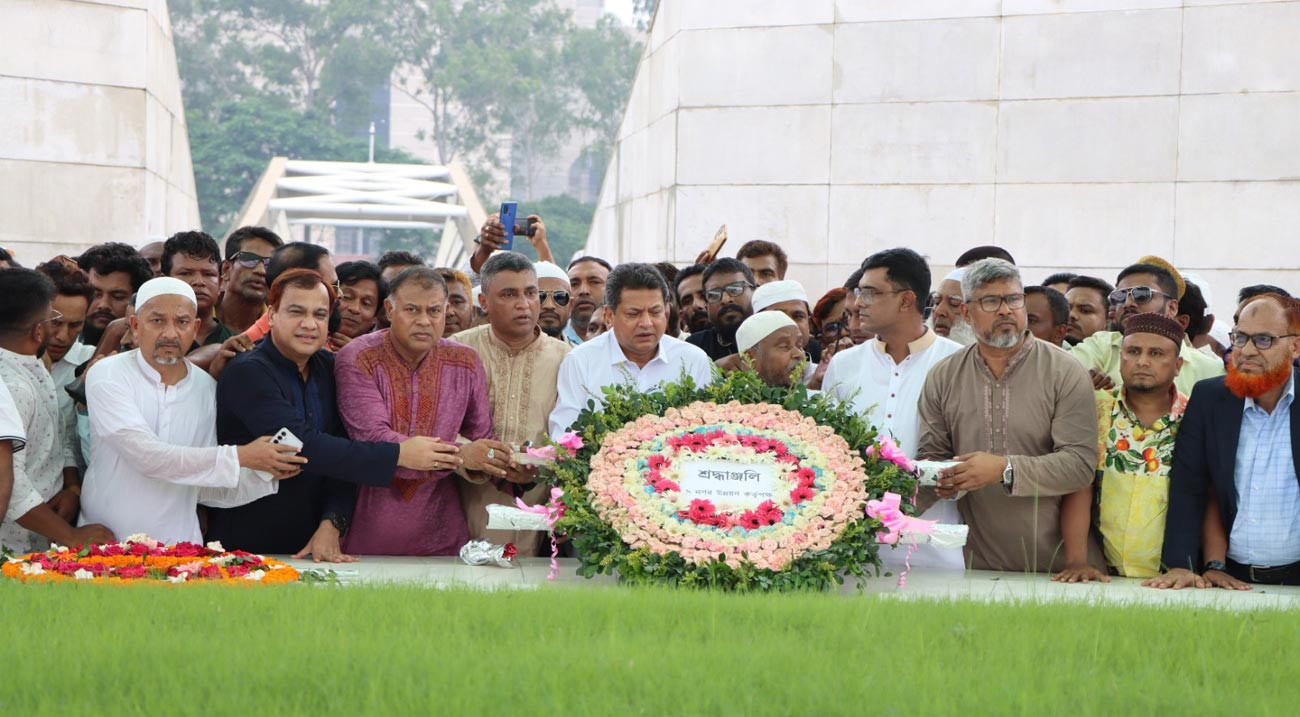 উন্নয়ন কর্তৃপক্ষের চেয়ারম্যানদের নিয়ে জিয়াউর রহমান ও খালেদা জিয়ার সমাধিতে পূর্তমন্ত্রী