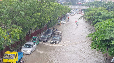 ভারী বর্ষণে তলিয়ে গেছে রাজধানীর অলিগলি-রাজপথ