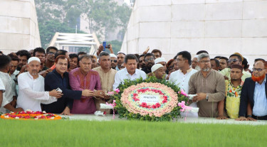 উন্নয়ন কর্তৃপক্ষের চেয়ারম্যানদের নিয়ে জিয়াউর রহমান ও খালেদা জিয়ার সমাধিতে পূর্তমন্ত্রী