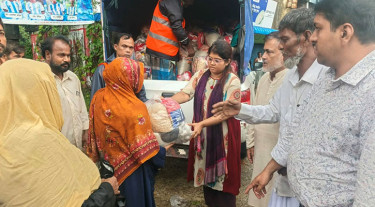 বোয়ালখালীতে ২০০ পরিবার পেল পৌর প্রশাসকের ত্রাণ