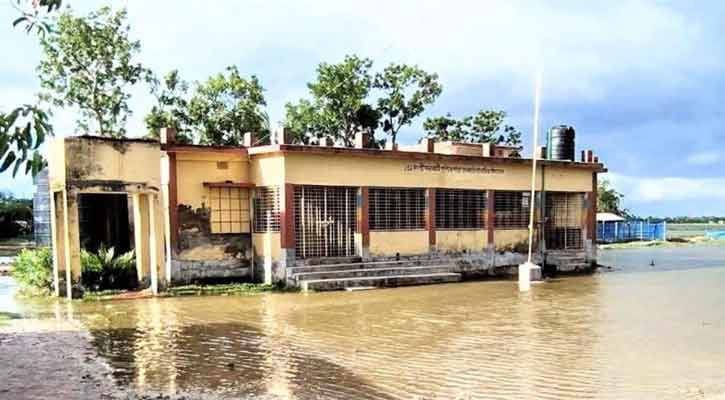 জলাবদ্ধতায় সাতক্ষীরার ৩৮ প্রাইমারি স্কুল বন্ধ