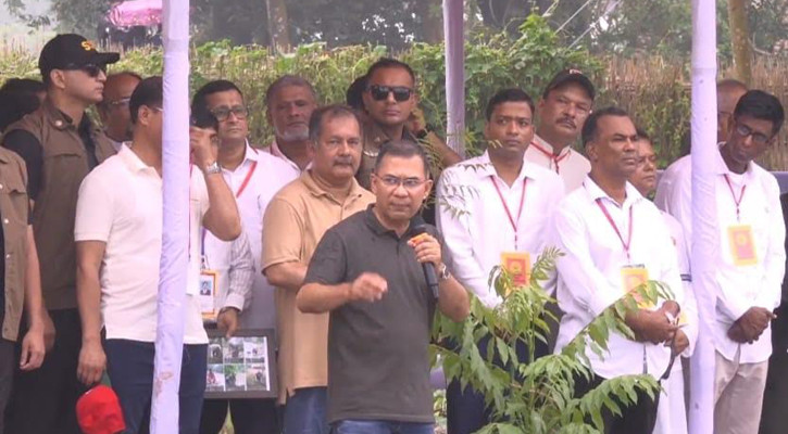 প্রধানমন্ত্রীর উপস্থিতিতে একযোগে আড়াই হাজার গাছের চারা রোপণ