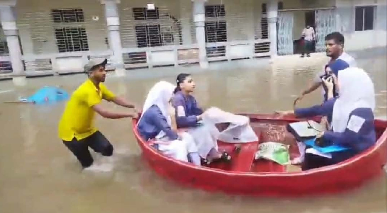 বৃষ্টিতে কুমিল্লায় জলাবদ্ধতা, নৌকায় করে কেন্দ্রে এইচএসসি পরীক্ষার্থীরা