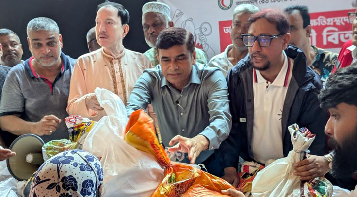 চট্টগ্রামের বন্যা পরিস্থিতি পরিদর্শন ও ত্রাণ বিতরণ করলেন পানিসম্পদ প্রতিমন্ত্রী